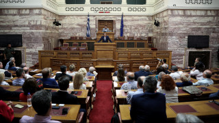 «Ανταρσία» βουλευτών ΣΥΡΙΖΑ για μισθούς και συνεργάτες