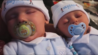 Σάλος στο διαδίκτυο: Youtubers δημιούργησαν και πουλούν κούκλες ίδιες με το νεογέννητο μωρό τους