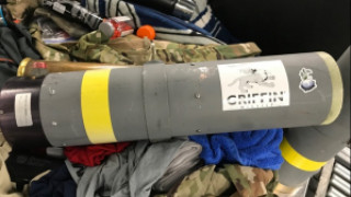 Ένα αλλιώτικο… σουβενίρ: Βρήκαν στη βαλίτσα επιβάτη εκτοξευτήρα πυραύλων