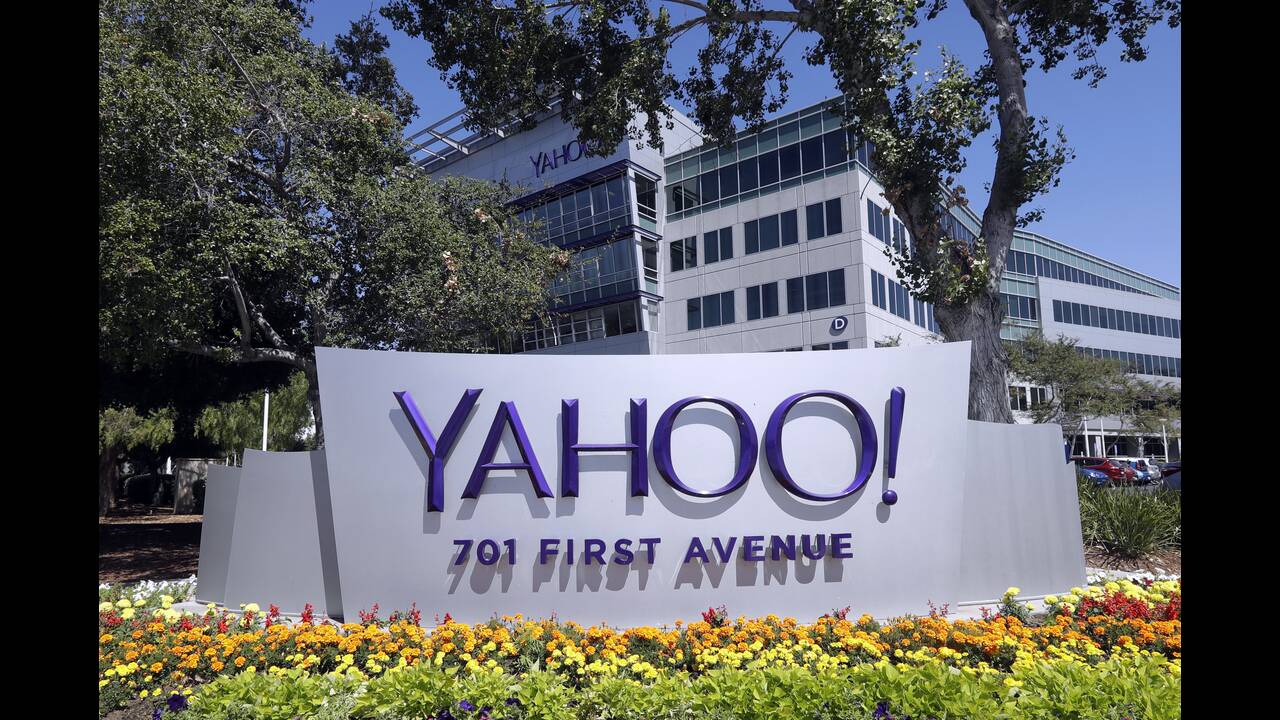 Τον Σεπτέμβριο του 2016, ο τότε γίγαντας στην παροχή διαδικτυακών υπηρεσιών Yahoo! αποκάλυψε ότι το 2014 υπέστη τη μεγαλύτερη παραβίαση δεδομένων χρηστών στην ιστορία, πιθανώς από χάκερ που έχαιρε κυβερνητικής στήριξης. Στην πρώτη της δήλωση, η εταιρεία α