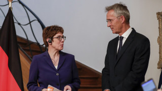 «Το Βερολίνο θα τηρήσει τις δεσμεύσεις του απέναντι στο ΝΑΤΟ» διαμηνύει η νέα υπουργός Άμυνας