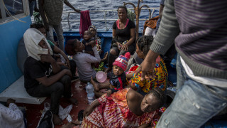 Ιταλία: 163 μετανάστες αποκλεισμένοι εν πλω - Για «φρικτά σημάδια βίας» κάνουν λόγο οι διασώστες