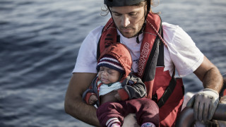 Σώζοντας ζωές στη Μεσόγειο: Ο Ιάσονας Αποστολόπουλος κόντρα στην ποινικοποίηση της αλληλεγγύης