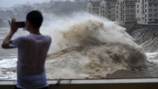 Συναγερμός στην Κίνα: Νεκροί και αγνοούμενοι από το πέρασμα του τυφώνα Λέκιμα