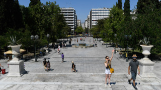 Έρημη πόλη η Αθήνα: Φεύγουν και οι τελευταίοι εκδρομείς