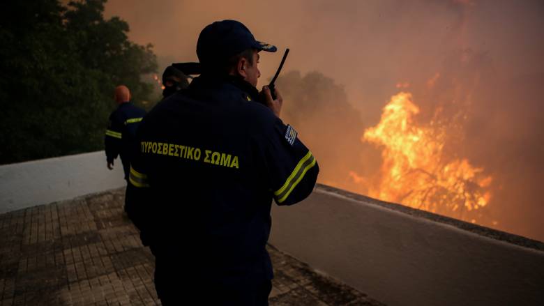 Φωτιά στην Εύβοια: Τραυματίστηκε ένας πυροσβέστης