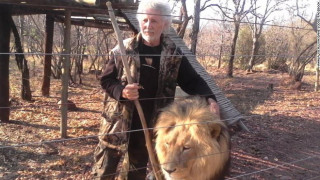 Από θύματα, θύτες: Τον κατασπάραξαν τα λιοντάρια που κρατούσε αιχμάλωτα σε φάρμα