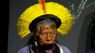 Ο ινδιάνος αρχηγός Ραόνι κατηγορεί τον Μπολσονάρου ότι θέλει να καταστρέψει τον Αμαζόνιο