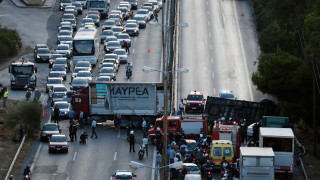 Μποτιλιάρισμα στην Αθηνών - Κορίνθου λόγω τροχαίου με νταλίκα
