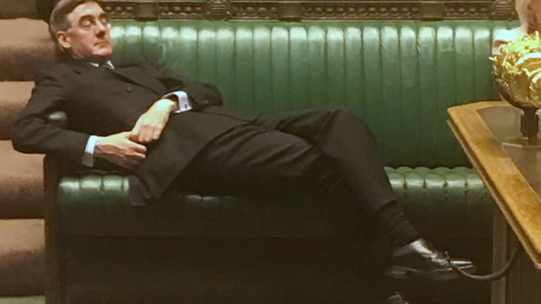 Σάλος στη Βρετανία με... κοιμώμενο υπουργό: Η οργή στη Βουλή και το «πάρτι» στο Twitter
