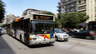 Θεσσαλονίκη: Καραμπόλα τριών Ι.Χ. με λεωφορείο - Δύο τραυματίες