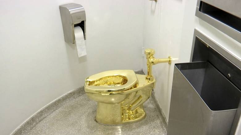 Βρετανία: Έκλεψαν χρυσή τουαλέτα 18 καρατίων από το Ανάκτορο του Τσόρτσιλ