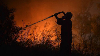 Μαίνεται η φωτιά στη Ζάκυνθο: «Η νύχτα θα είναι δύσκολη», λέει ο δήμαρχος στο CNN Greece