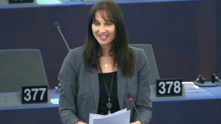 Ομιλία της Έλενας Κουντουρά για τον καρκίνο του  μαστού στην Ολομέλεια του Ευρωπαϊκού Κοινοβουλίου
