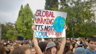 «Ας δράσουμε τώρα»: Μαθητική διαδήλωση στο Σύνταγμα για την κλιματική αλλαγή