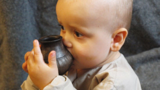 Αποκάλυψη: Τα προϊστορικά μωρά έπιναν γάλα ζώων από μπιμπερό!