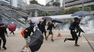 Διαδηλώσεων συνέχεια στο Χονγκ Κονγκ – Η αστυνομία έκανε χρήση σπρέι πιπεριού