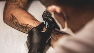 Τατουάζ: Πώς επηρεάζουν το ανοσοποιητικό μας σύστημα;