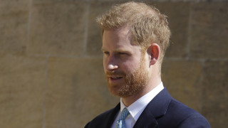 Μηνύσεις σε Sun και Daily Mirror κατέθεσε ο πρίγκιπας Χάρι για τηλεφωνικές υποκλοπές