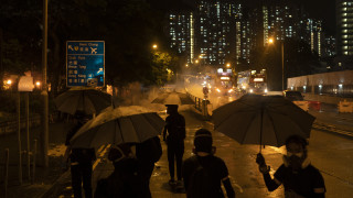 Χονγκ Κονγκ: Ταξιτζής πέφτει σε πλήθος διαδηλωτών - Σκηνές χάους