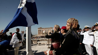 Απελευθέρωση της Αθήνας: Η επετειακή έπαρση της ελληνικής σημαίας στην Ακρόπολη