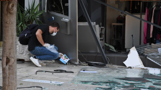 Ισχυρή έκρηξη στο κέντρο της Γλυφάδας: «Ισοπέδωσαν» ΑΤΜ - Ένας ελαφρά τραυματίας