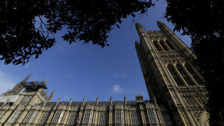 Βρετανία: Δύο προτάσεις προς συζήτηση στην έκτακτη συνεδρίαση του κοινοβουλίου