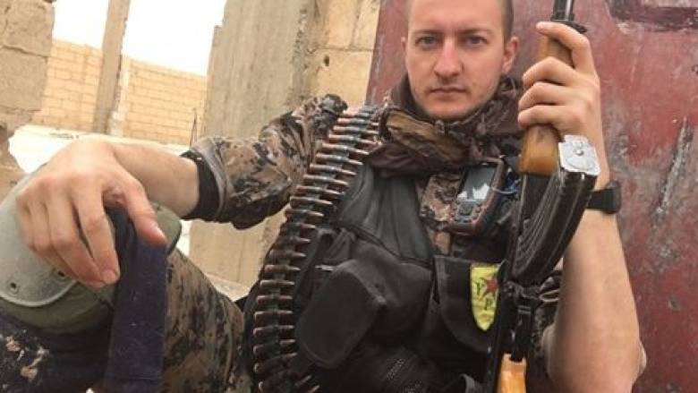«Το Ισλαμικό Κράτος ξαναζωντανεύει»: Δημοσιογράφος που πολέμησε τον ISIS μιλά στο CNN Greece