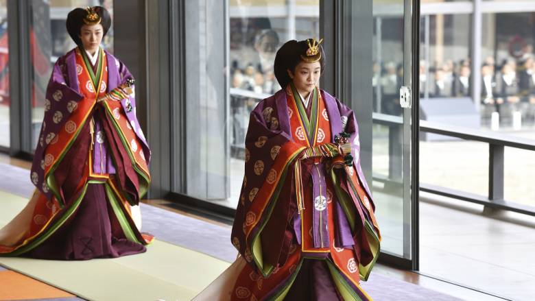 Ιαπωνία: Παράδοση, κανονιοβολισμοί και υψηλές παρουσίες στην ενθρόνιση του αυτοκράτορα Ναρουχίτο