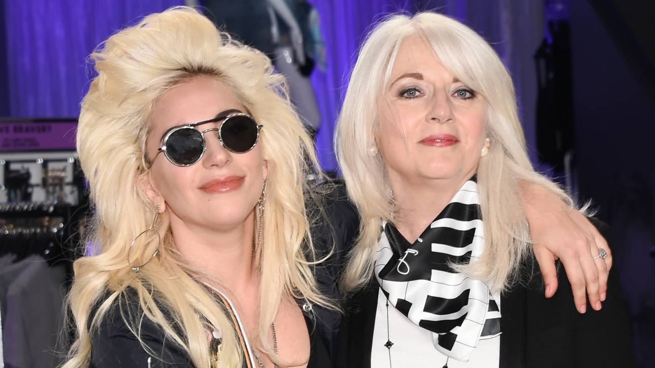 H μητέρα της Lady Gaga για την εφηβεία της κόρης της και την κατάθλιψη: «Να ακούτε τα παιδιά σας»