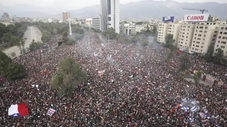 Χιλή: Περισσότεροι από ένα εκατομμύριο διαδηλωτές κατέκλυσαν τους δρόμους του Σαντιάγο