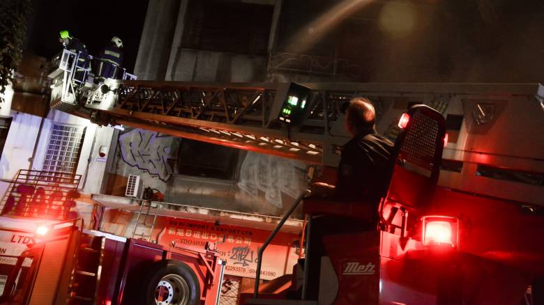 Αναστάτωση από φωτιά σε νυχτερινό κέντρο της Αθήνας