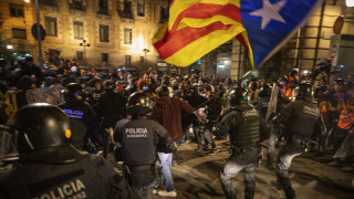 «Πεδίο μάχης» η Βαρκελώνη: Επεισόδια σε διαδήλωση για την ανεξαρτησία της Καταλονίας