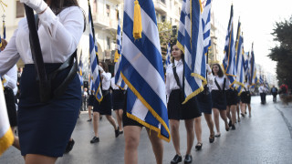 28η Οκτωβρίου: Σε εξέλιξη η μαθητική παρέλαση στο κέντρο της Αθήνας