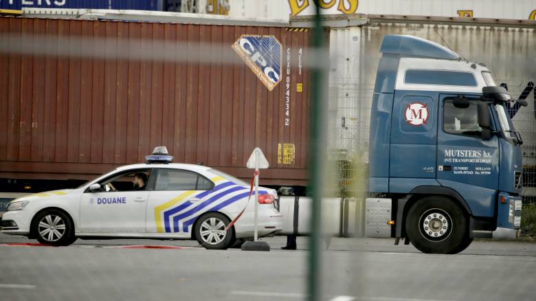 Βέλγιο: Η αστυνομία εντόπισε ζωντανούς άλλους 12 μετανάστες σε φορτηγό - ψυγείο