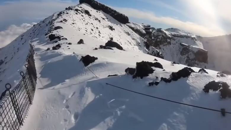 Μετέδωσε live τον θάνατό του: Ορειβάτης έπεσε από το όρος Φούτζι