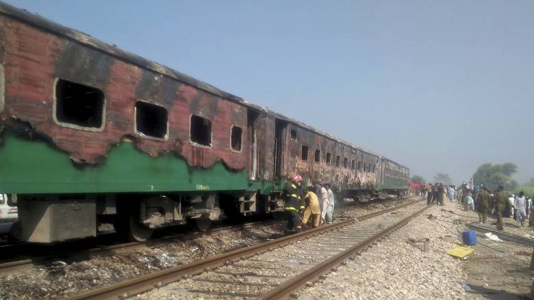 Φονική πυρκαγιά σε τρένο στο Πακιστάν -Τουλάχιστον 65 νεκροί