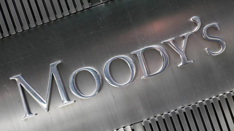 Moody’s: Η πρόωρη αποπληρωμή του ΔΝΤ από την Ελλάδα βελτιώνει τη βιωσιμότητα του χρέους της