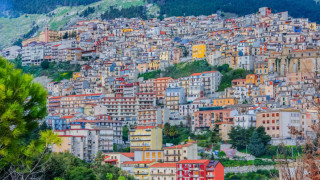 Ιταλία: Η Καμαράτα προσφέρει δωρεάν σπίτια για να προσελκύσει νέους κατοίκους