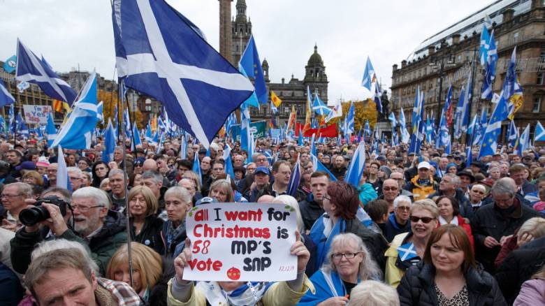 Γκλασκώβη: Δεκάδες χιλιάδες διαδηλώνουν υπέρ της ανεξαρτησίας της Σκωτίας