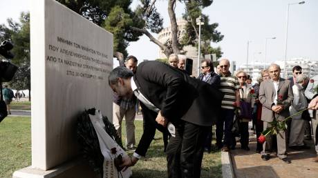 Θεσσαλονίκη: Έβαψαν με σπρέι το μνημείο απελευθέρωσης της πόλης από τους Γερμανούς