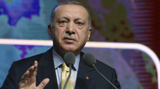Νέες απειλές Ερντογάν ότι θα «ανοίξει τις πόρτες» για τους πρόσφυγες προς την Ευρώπη