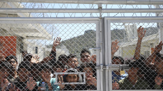 Ανησυχία για τη «συστηματική» κράτηση όλο και περισσότερων προσφυγόπουλων σε αστυνομικά τμήματα