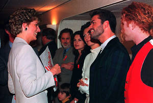 Με την πριγκίπισσα Νταϊάνα στο περιθώριο συναυλίας στο πλαίσιο εκστρατείας ενημέρωσης για το AIDS