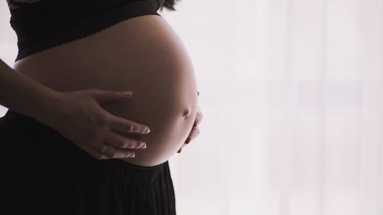 Επίδομα γέννας: Πότε αναμένεται να ξεκινήσει η καταβολή του