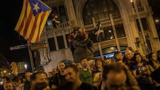 Βαρκελώνη: Χιλιάδες αυτονομιστές στους δρόμους μία μέρα πριν από τις εκλογές στην Ισπανία