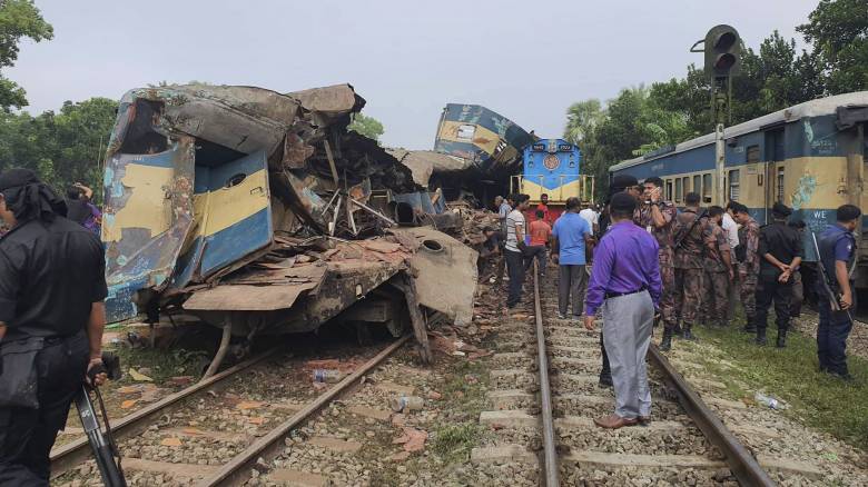 Μπαγκλαντές: Μετωπική σύγκρουση επιβατικών τρένων - 16 νεκροί και δεκάδες τραυματίες