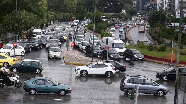 Κυκλοφοριακό χάος στην Αθήνα - Πού εντοπίζονται τα έντονα προβλήματα