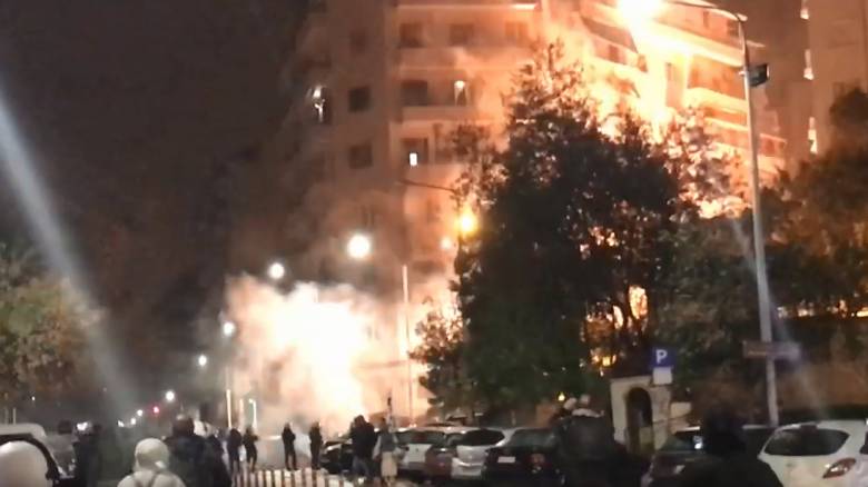 Επεισόδια στη Θεσσαλονίκη: Φωτιές και μολότοφ μετά την πορεία