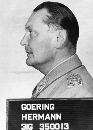 1945, Νιρεμβέργη. Η επίσημη φωτογραφία του Χέρμαν Γκέρινγκ, αρχηγού της Luftwaffe, ο οποίος αντιμετωπίζει κατηγορίες για εγκλήματα πολέμου.
